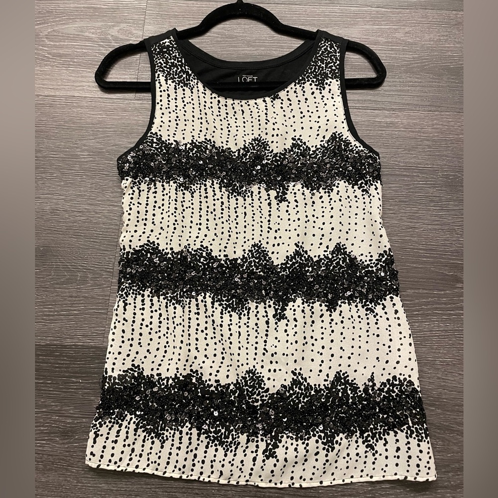 Loft sleeveless top size xs.